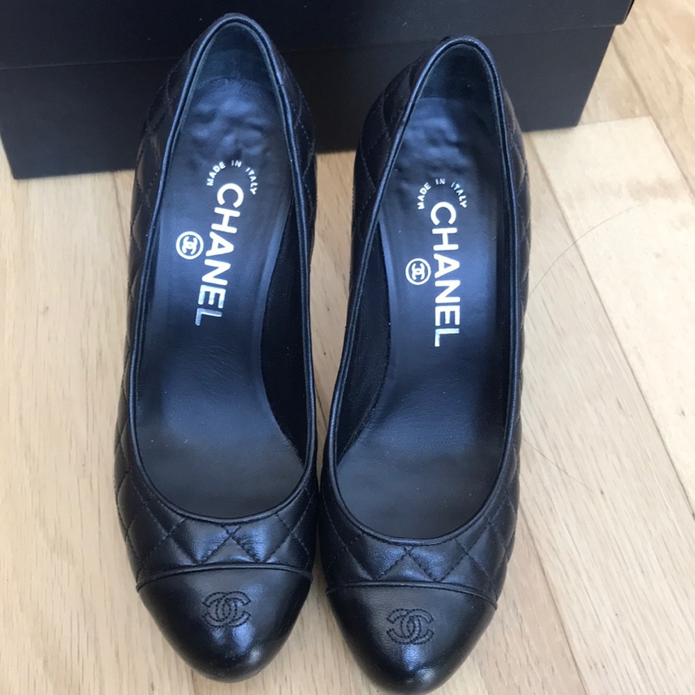 Chanel Quilted Escarpins Pumps